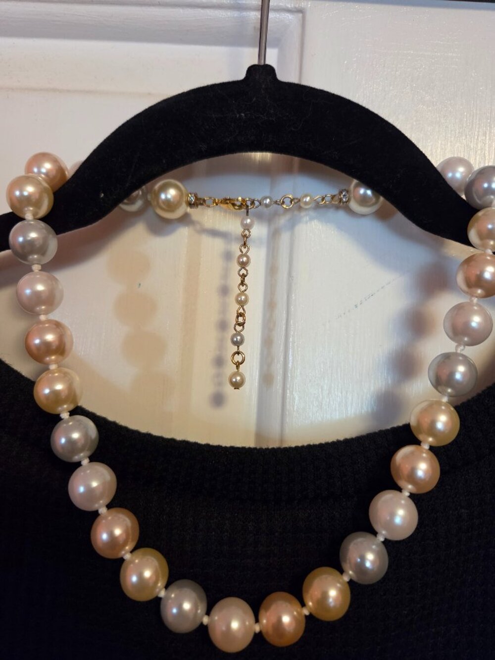 Muti toned faux pearl Necklace.